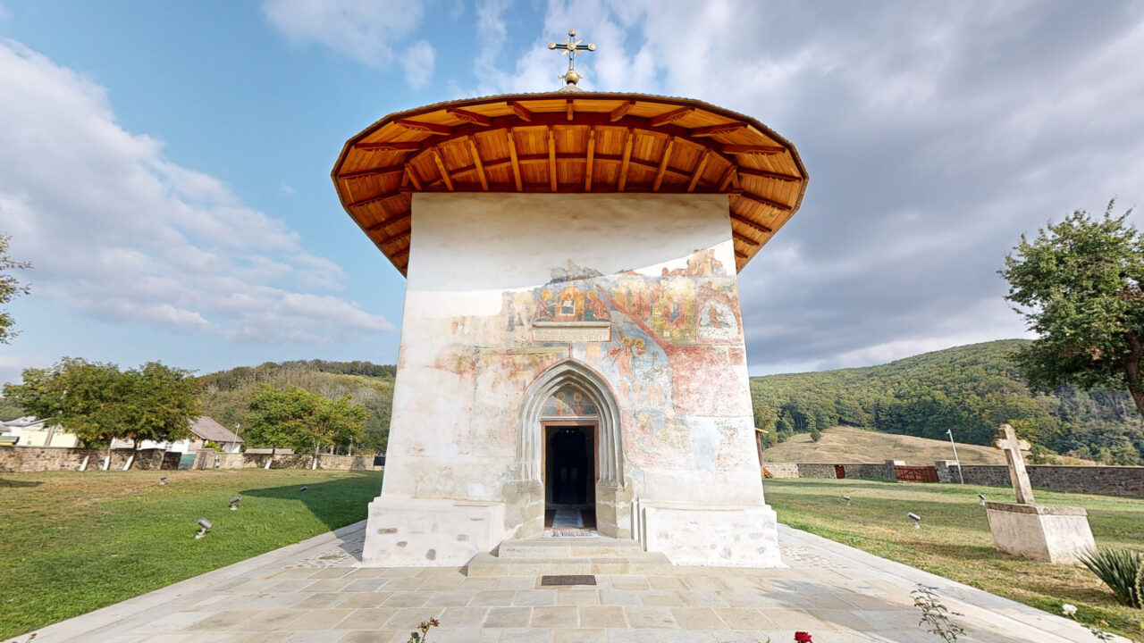 Mănăstirea Pătrăuți – Biserica „Sfânta Cruce”